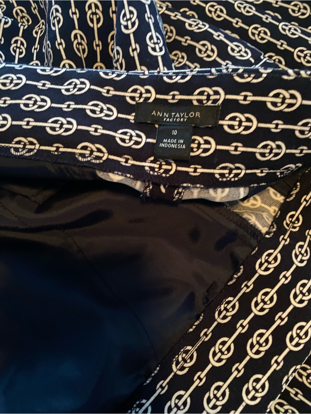 Ann Taylor Factory Navy and White Chain-Link Print pant - Picture 4 of 15